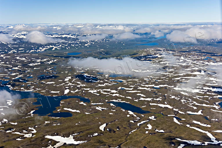 Padjelanta med sjön Tuottarjaure drönarbilder, drönarfoto, flygbild, flygbilder, Flygfoto, flygfoton, Landskap, lappland, moln, nationalpark, Padjelanta, snöfläckar, sommar, Svenska Fjällen, Tuottarjaure