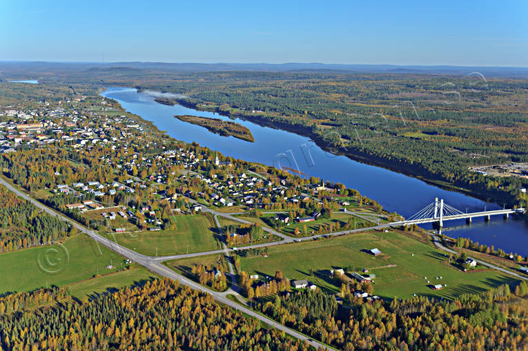 Pajala i höstfärger drönarbilder, drönarfoto, flygbild, flygbilder, Flygfoto, flygfoton, höst, Landskap, Norrbotten, Pajala, samhällen