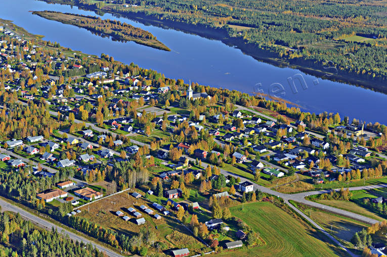 Pajala i höstfärger drönarbilder, drönarfoto, flygbild, flygbilder, Flygfoto, flygfoton, höst, Norrbotten, Pajala, samhällen
