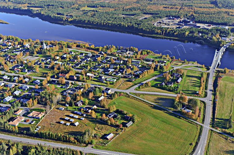 Pajala i höstfärger drönarbilder, drönarfoto, flygbild, flygbilder, Flygfoto, flygfoton, höst, Norrbotten, Pajala, samhällen