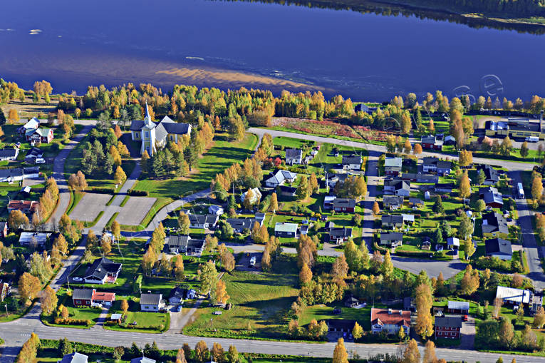 Pajala i höstfärger drönarbilder, drönarfoto, flygbild, flygbilder, Flygfoto, flygfoton, höst, Norrbotten, Pajala, samhällen