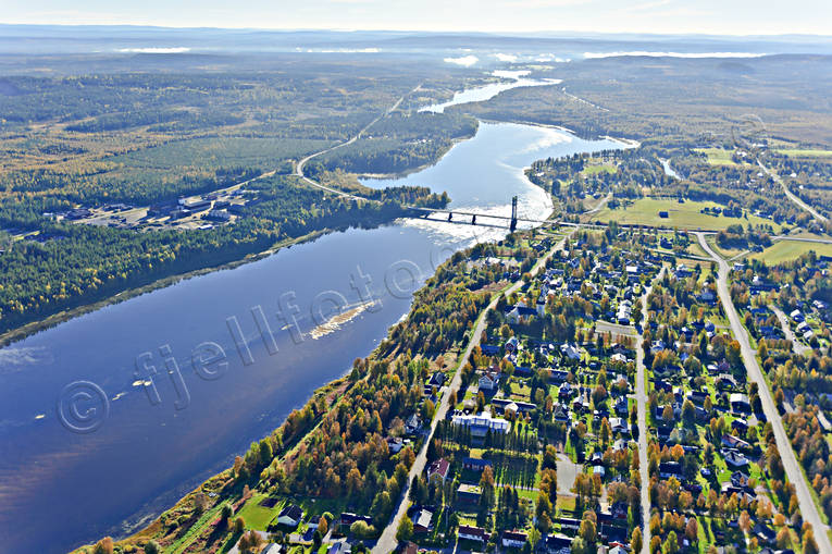 Pajala i höstfärger drönarbilder, drönarfoto, flygbild, flygbilder, Flygfoto, flygfoton, höst, Landskap, Norrbotten, Pajala, samhällen