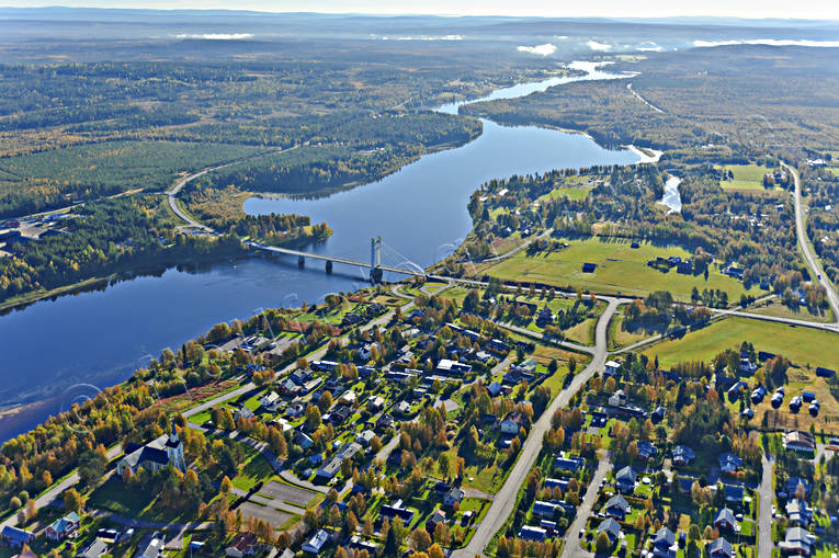 Pajala i höstfärger drönarbilder, drönarfoto, flygbild, flygbilder, Flygfoto, flygfoton, höst, Landskap, Norrbotten, Pajala, samhällen