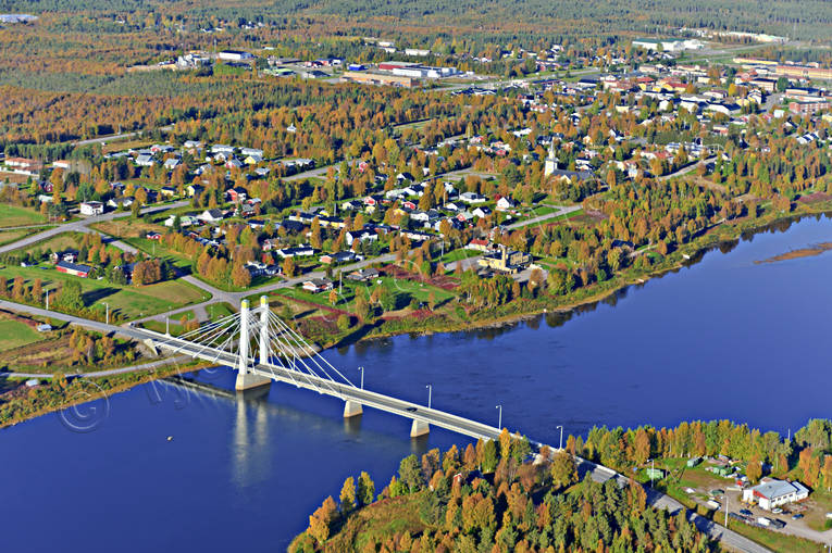 Pajala i höstfärger drönarbilder, drönarfoto, flygbild, flygbilder, Flygfoto, flygfoton, höst, Norrbotten, Pajala, samhällen