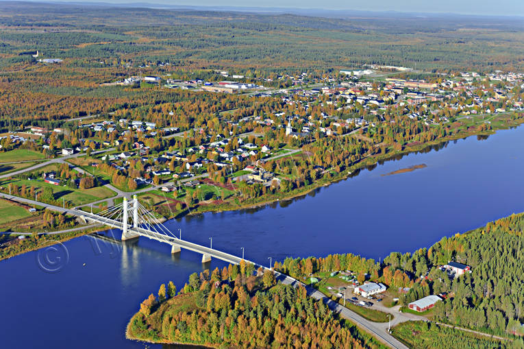 Pajala i höstfärger drönarbilder, drönarfoto, flygbild, flygbilder, Flygfoto, flygfoton, höst, Norrbotten, Pajala, samhällen