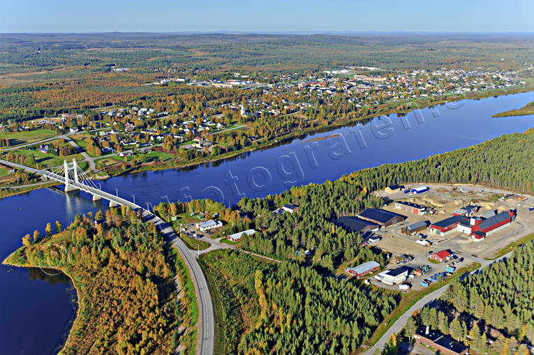 Pajala i höstfärger drönarbilder, drönarfoto, flygbild, flygbilder, Flygfoto, flygfoton, höst, Landskap, Norrbotten, Pajala, samhällen