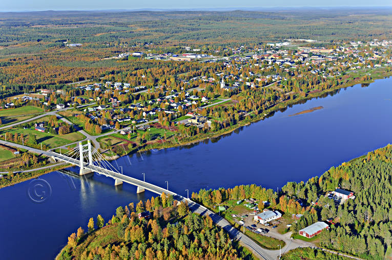 Pajala i höstfärger drönarbilder, drönarfoto, flygbild, flygbilder, Flygfoto, flygfoton, höst, Norrbotten, Pajala, samhällen