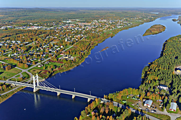 Pajala i höstfärger drönarbilder, drönarfoto, flygbild, flygbilder, Flygfoto, flygfoton, höst, Norrbotten, Pajala, samhällen