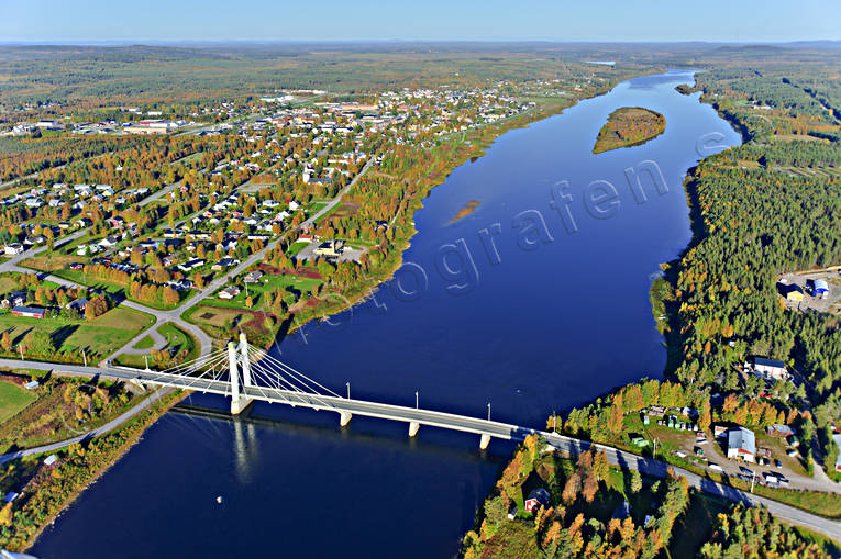 Pajala i höstfärger drönarbilder, drönarfoto, flygbild, flygbilder, Flygfoto, flygfoton, höst, Norrbotten, Pajala, samhällen