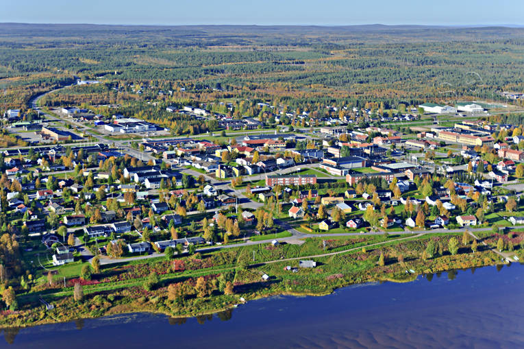 Pajala i höstfärger drönarbilder, drönarfoto, flygbild, flygbilder, Flygfoto, flygfoton, höst, Norrbotten, Pajala, samhällen