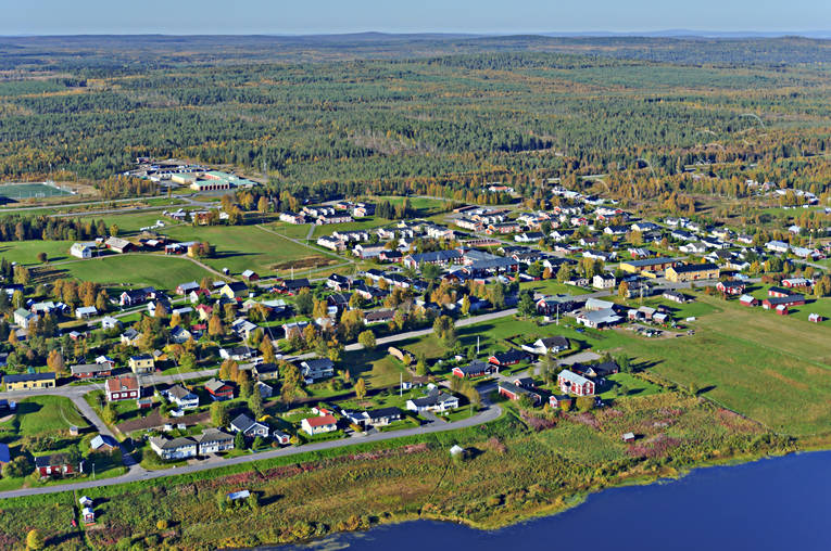 Pajala i höstfärger drönarbilder, drönarfoto, flygbild, flygbilder, Flygfoto, flygfoton, höst, Norrbotten, Pajala, samhällen