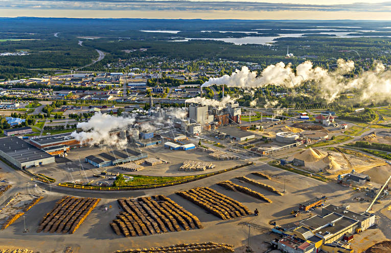 Pappersbruk Smurfit Kappa Piteå anläggningar, Annelund, drönarbilder, drönarfoto, fabrik, flygbild, flygbilder, Flygfoto, flygfoton, Inrefjärden, Kappa, Landskap, massafabrik, massaindustri, Norrbotten, pappersbruk, papperstillverkning, Piteå, samhällen, Smurfit, sommar