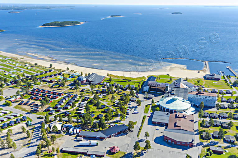 Pete havsbad Flygfoto anläggningar, badplats, byggnader, drönarbilder, drönarfoto, flygbild, flygbilder, Flygfoto, flygfoton, havsbad, hotell, höst, konferenshotell, kurort, Landskap, Norrbotten, Pite havsbad, Piteå, Piteå havsbad, samhällen, sandstrand