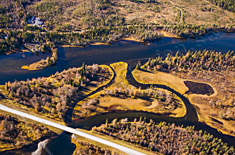 Petrus-Jonsa-Holmen i Långan drönarbilder, fiskevatten, flygbilder, Flygfoto, höst, Jämtland, Långan, Petrus-Jonsa-Holmen, sportfiske, vattendrag