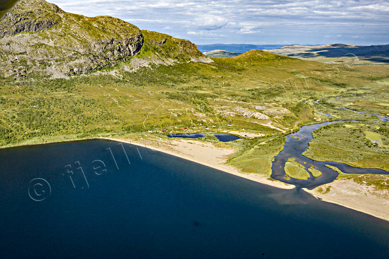 Pietsaure sameviste Bietsavrre, drönarbilder, drönarfoto, fjällbilder, flygbild, flygbilder, Flygfoto, flygfoton, Landskap, lappland, lappläger, lappviste, Lulep Gierkav, Pietsaure, Raseluokta, sameläger, sameviste, sandstrand
