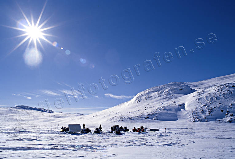 Drrsjn, fiskare, fiske, fjll, fjllfiske, motljus, pimpel, pimpelfiskare, pimpelfiske, rding, skoter, skoterkare, snskoter, sol, sportfiske, sllskap, Tosssen, vrsol, vrvinter
