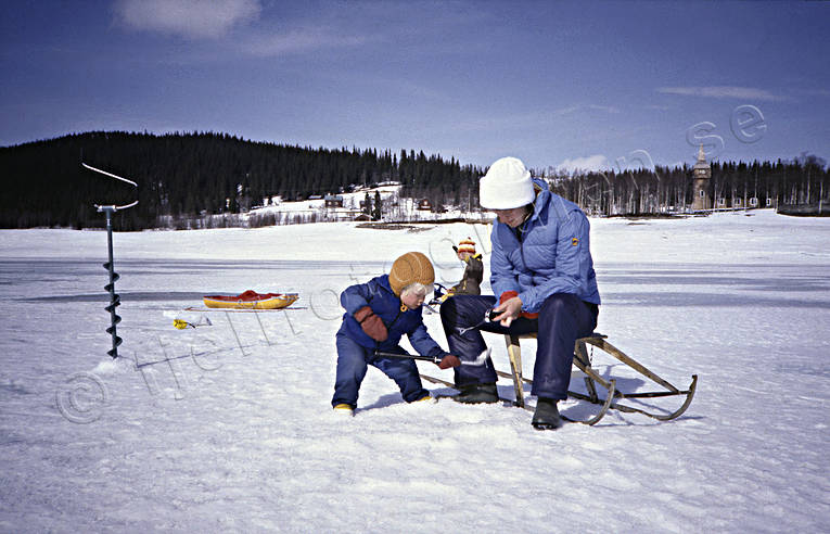 barn, fiske, isfiske, pimpel, pimpelfiske, pojke, rding, Sjougden, spark, sportfiske, vinterfiske