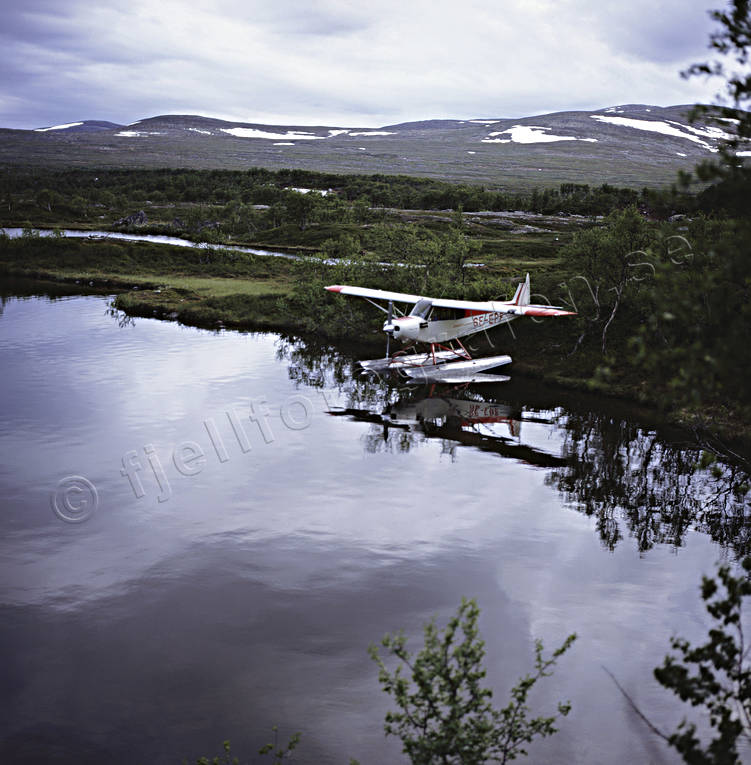 Piper Super Cub på Södra Långtjärn fjällflyg, flyg, kommunikationer, luftfart, sjöflyg, sjöflygplan, Super Cub