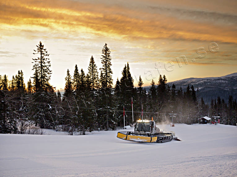 anlggningar, arbete, gult, Jmtland, morgonljus, morgonsol, pista, pistmaskin, service, soluppgng, vinter, re, rstider