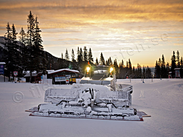 anlggningar, arbete, gult, Jmtland, morgonljus, morgonsol, pista, pistmaskin, service, soluppgng, vinter, re, rstider