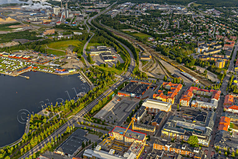 Piteå centrum Flygfoto banvall, centrum, Coop, drönarbilder, drönarfoto, flygbild, flygbilder, Flygfoto, flygfoton, järnväg, Landskap, Norrbotten, Piteå, samhällen, sommar