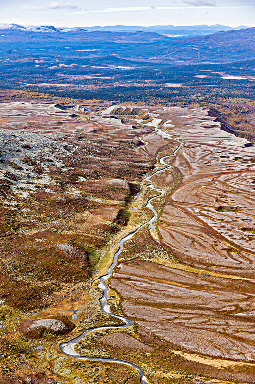 Platå vid Gröndalen drönarbild, drönarbilder, drönarfoto, dödisgropar, flygbild, flygbilder, Flygfoto, flygfoton, Gröndalen, höst, Issjödalen, istidslämningar, istidsrester, istidsälvar, Jämtland, Landskap, platå, platåer, pyramider, pyramiderna, sediment, Vålådalen