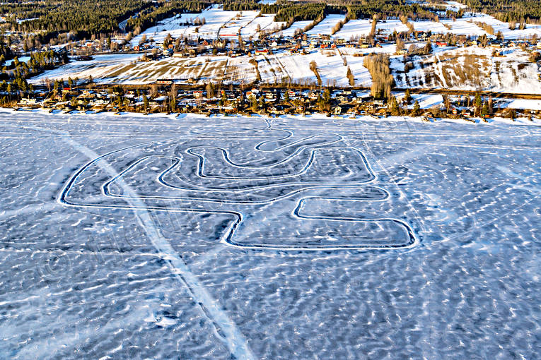 Plogad isbana på Storsjön byar, drönarbild, drönarbilder, drönarfoto, flygbild, flygbilder, Flygfoto, flygfoton, isbana, Jämtland, Ope, plogad, Storsjön, vinter, årstid, årstider