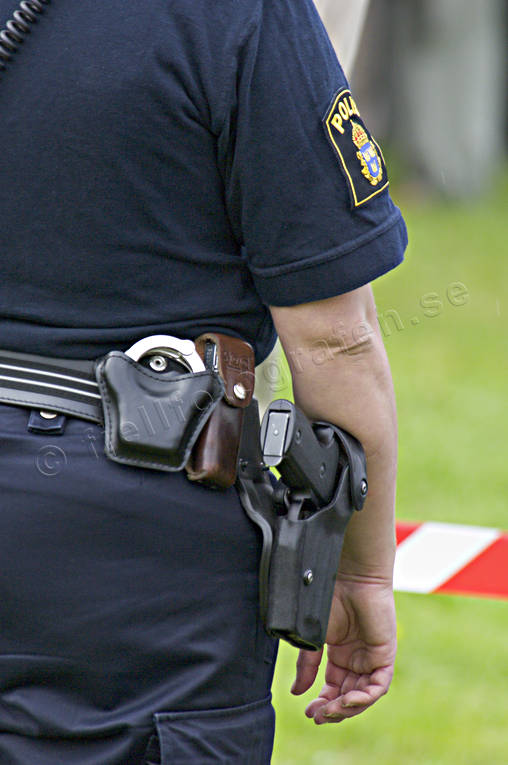 arbete, avsprrat, avsprrning, brottsbekmpning, blte, handfngsle, handklovar, kriminalitet, ordningsmakt, pistol, polis, service, vapen