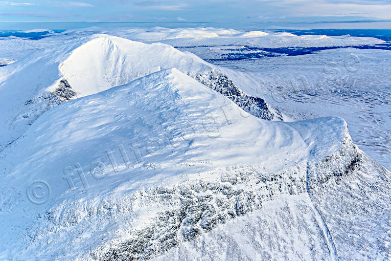 Predikstolen i Helags Beallehkase, drönarbild, drönarbilder, drönarfoto, fjäll, fjälltopp, flygbild, flygbilder, Flygfoto, flygfoton, Helags, Helagsfjället, höst, Jämtland, Landskap, Maajåelkie, Predikstolen