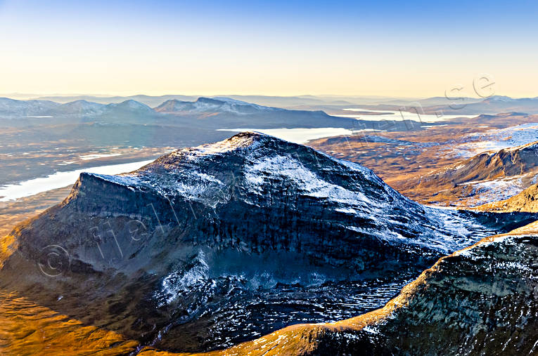 Predikstolen i Helagsmassivet drönarbild, drönarbilder, drönarfoto, flygbild, flygbilder, Flygfoto, flygfoton, Helags, höst, Jämtland, Landskap, Maajåelkie, Predikstolen