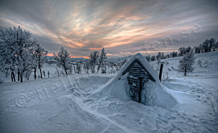 Renvaktarstuga på Blåsjöfjället Blåsjöfjället, fjällskog, himmel, Jämtland, Landskap, natur, sol, stämningsbild, utsikt, vindskydd, vinter, vy, årstider