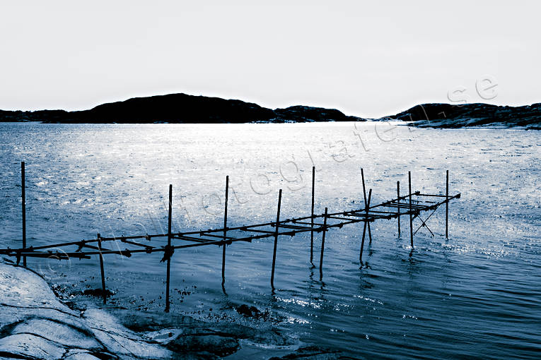 Rester av brygga blå, Bohuslän, brygga, hav, kust, Landskap, Resö, skelett, skärgård, sommar