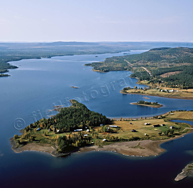 Risnäsholmen i Storvindeln drönarbilder, drönarfoto, flygbild, flygbilder, Flygfoto, flygfoton, Gautsträsk, höst, Landskap, lappland, Sorsele, Örnäs