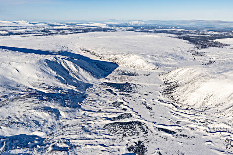 Rullstensåsar vid Dörrsjöarna drönarbild, drönarbilder, drönarfoto, Dörrsjöarna, flygbild, flygbilder, Flygfoto, flygfoton, istidsrester, Jämtland, Landskap, rullstensåsar, vinter, åsar
