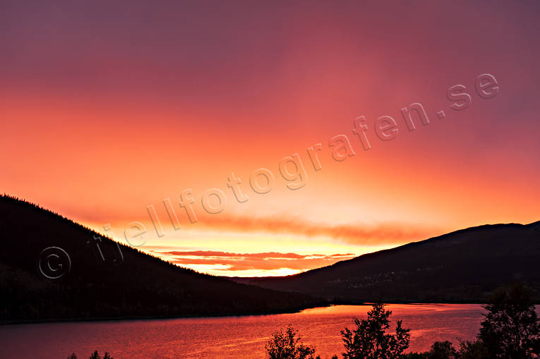 Röd solnedgång Åresjön fjäll, Jämtland, Landskap, natur, röd, sjö, solnedgång, sommar, vatten, Åre, Åresjön, årstider