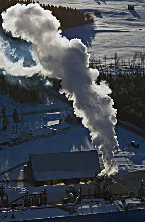 Rök från fabrik fabrik, miljö, natur, rök, spån, spånskivor, sågspån, tillverkning, utsläpp