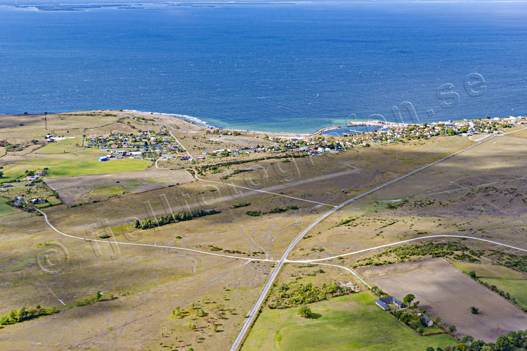Sandvik Öland Flygfoto drönarbilder, drönarfoto, flygbild, flygbilder, Flygfoto, flygfoton, flygfält, landningsbana, samhällen, Sandvik, sommar, Öland