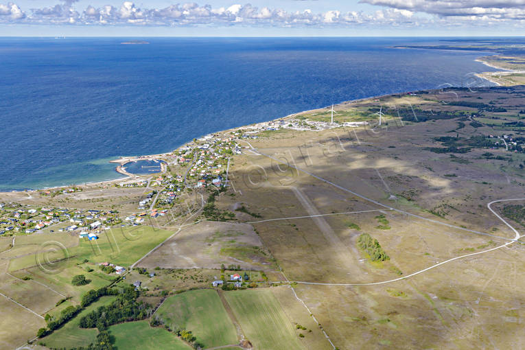Sandvik Öland Flygfoto drönarbilder, drönarfoto, flygbild, flygbilder, Flygfoto, flygfoton, flygfält, landningsbana, samhällen, Sandvik, sommar, Öland