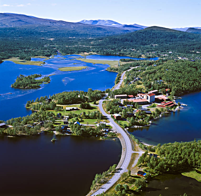 Saxnäs med Saxnäsgården anläggningar, drönarbilder, drönarfoto, flygbild, flygbilder, Flygfoto, flygfoton, Kultsjön, Landskap, lappland, samhällen, Saxnäs, Saxnäsgården, sommar