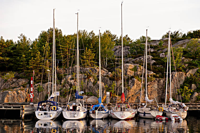 Bohusln, btar, hamn, hav, kommunikationer, kust, naturhamn, Res, segelbtar, sjfart, sommar, vatten, rstider