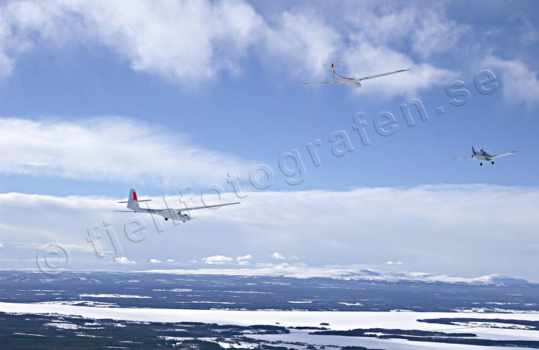 Segelflygbogsering bogsera, bogsering, flyg, flygplan, himmel, kommunikationer, luftfart, segelflyg