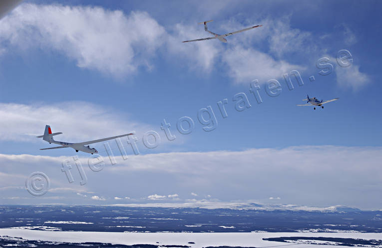 Segelflygbogsering över Storsjön bogsering, dubbelsläp, flyg, kommunikationer, luftfart, segelflyg, släp, tandem
