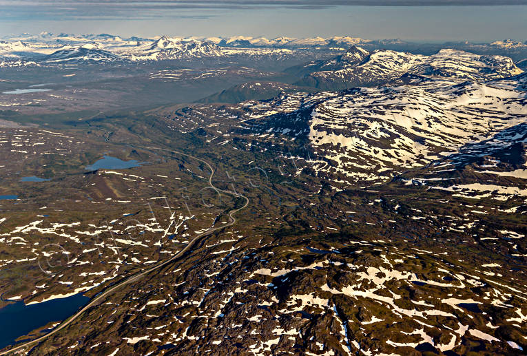 Silvervägen i Jurunvagge drönarbilder, drönarfoto, fjällblder, FJÄLLEN, fjällväg, fjällvägar, flygbild, flygbilder, Flygfoto, flygfoton, Jurunvagge, lappland, Silvervägen, sommar, väg