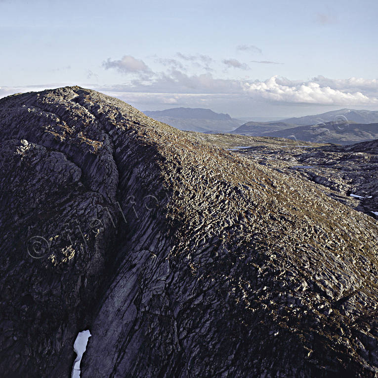 Sjaule i Svenskådalens naturreservat Burvattnet, drönarbilder, drönarfoto, fjäll, fjälltopp, flygbild, flygbilder, Flygfoto, flygfoton, Jämtland, Landskap, naturreservat, Sjaule, sommar, Svenska Fjällen, Svenskådalens
