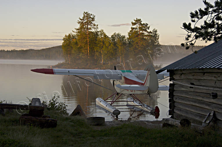 dimma, flyg, Hrjedalen, kommunikationer, landa, landat, Landskap, luftfart, morgon, Piper Cub, SE-EPF, sj, sjflyg, sjflygplan, soluppgng, sommar, supercub, jingssjn