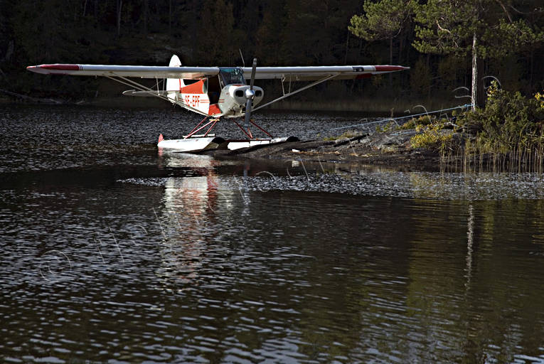 Sjöflygplan - Piper Super Cub Cub, flyg, flygmaskin, flygplan, kommunikationer, luftfart, sjöflyg, sjöflygplan, supercub