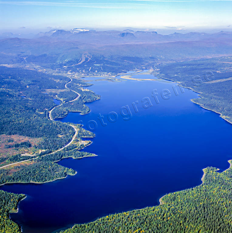 Sjön Gautsträsk och Ammarnäs Ammarnäs, drönarbilder, drönarfoto, flygbild, flygbilder, Flygfoto, flygfoton, Gautsträsk, höst, Landskap, lappland, Nabbnäs, Svenska Fjällen, Vindelälven