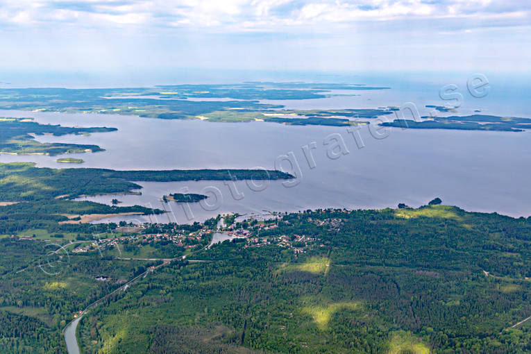 Sjötorp vid Vänern Flygfoto anläggningar, drönarbilder, drönarfoto, flygbild, flygbilder, Flygfoto, flygfoton, Göta kanal, kanal, kommunikationer, Landskap, samhällen, Sevärdheter, sjö, sjöfart, Sjötorp, sommar, Vänern, Västergötland