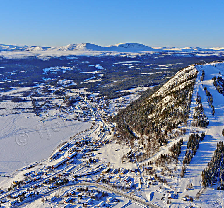Skidbackar Funäsdalsberget drönarbilder, drönarfoto, FJÄLLEN, flygbild, flygbilder, Flygfoto, flygfoton, funäsdalen, Funäsdalsberget, Härjedalen, Landskap, nedfarter, samhällen, skidbackar, vinter