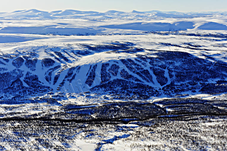 Skidbackar vid Ramundberget drönarbilder, drönarfoto, flygbild, flygbilder, Flygfoto, flygfoton, Härjedalen, Landskap, nedfarter, Ramundberget, samhällen, skidbackar, vinter